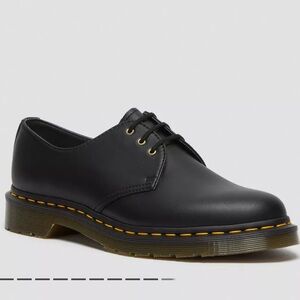 Black vegan leather doc martens perfect condition size M 7 W8